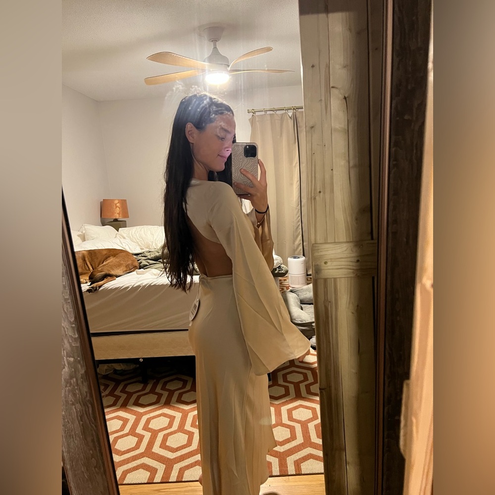 Selfie Leslie Elegant White Backless Dress - Picture 6 of 7